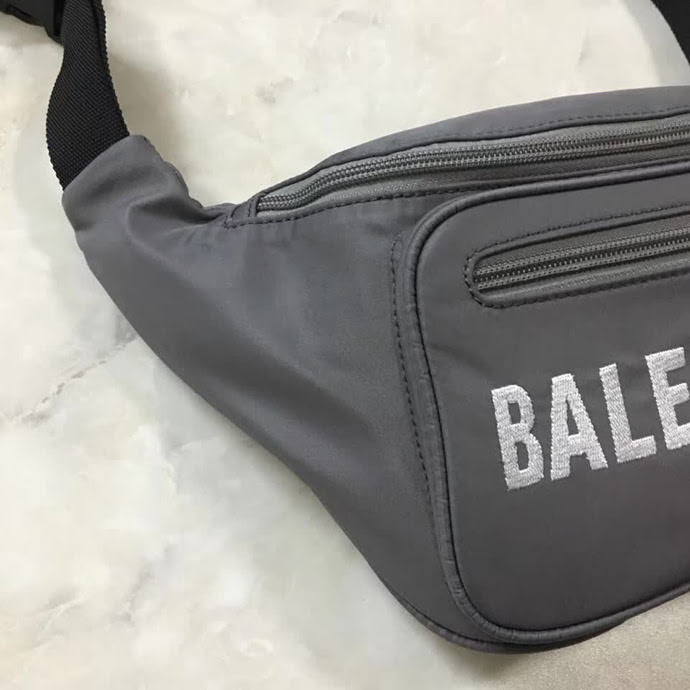 BALENCIAG巴黎世家 新品 簡約兩用包 可做胸包或者腰包 防水面料 簡單輕便  BL1656